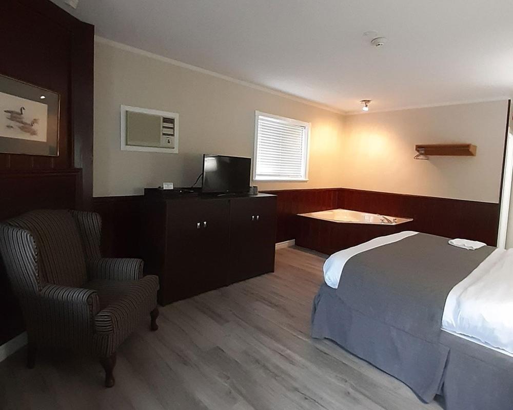 Algonquin Lakeside Inn Dwight Buitenkant foto
