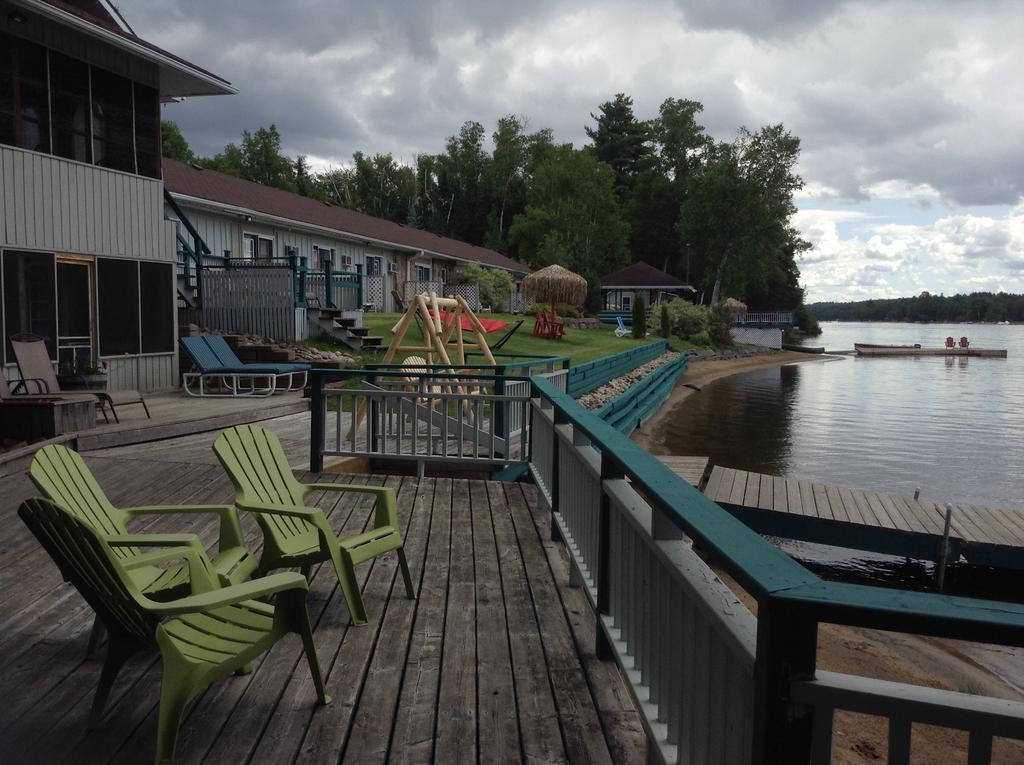 Algonquin Lakeside Inn Dwight Buitenkant foto