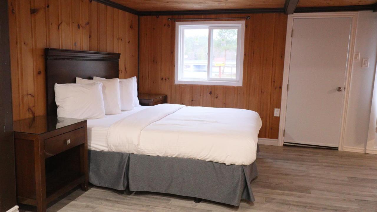 Algonquin Lakeside Inn Dwight Buitenkant foto