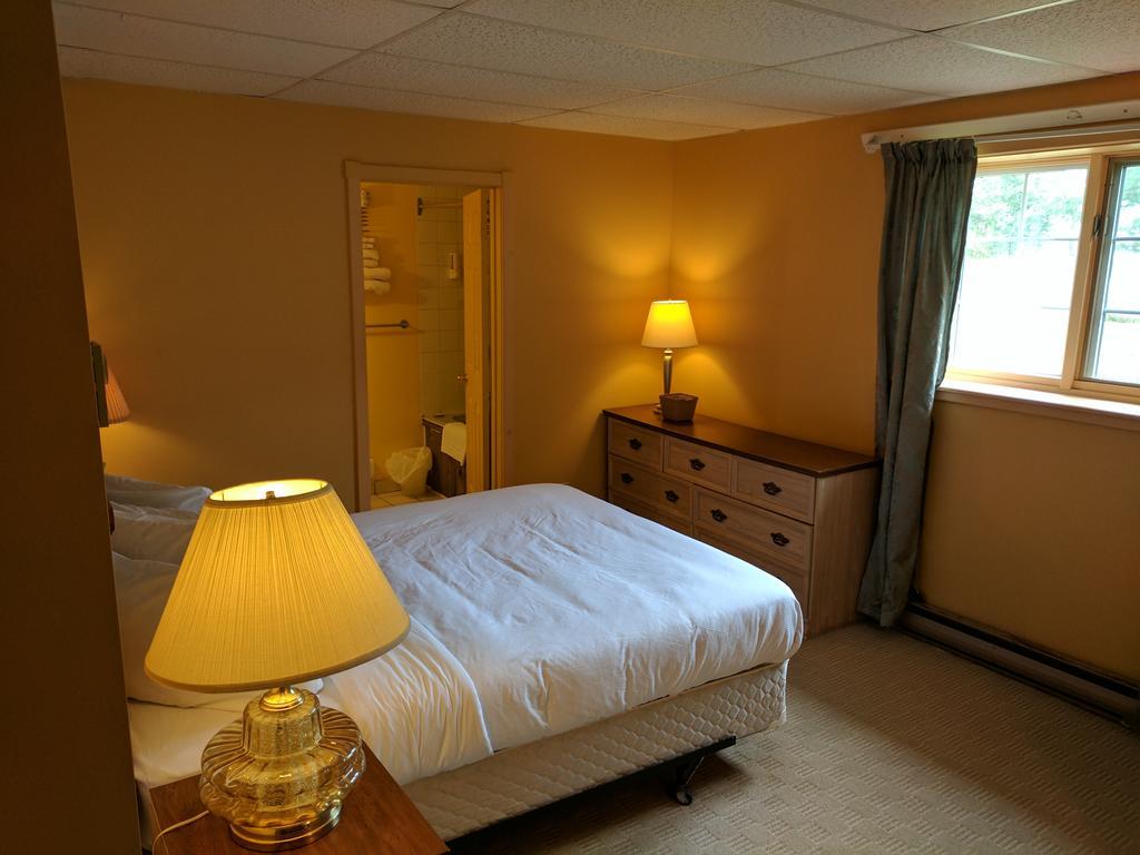Algonquin Lakeside Inn Dwight Buitenkant foto
