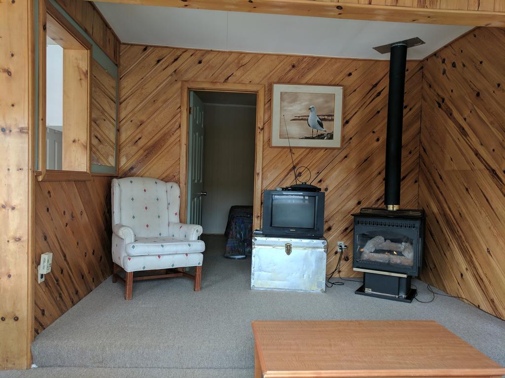 Algonquin Lakeside Inn Dwight Buitenkant foto