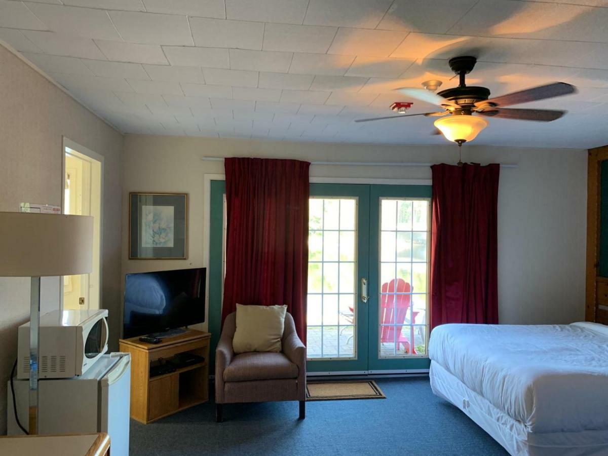 Algonquin Lakeside Inn Dwight Buitenkant foto