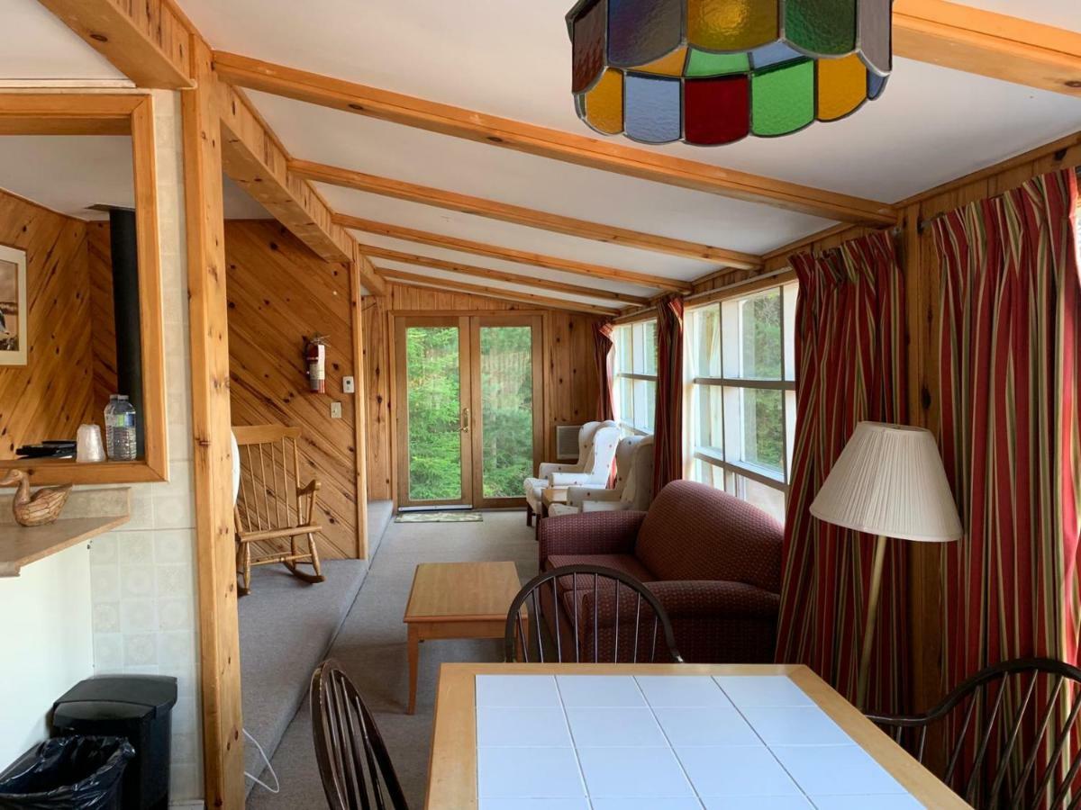 Algonquin Lakeside Inn Dwight Buitenkant foto