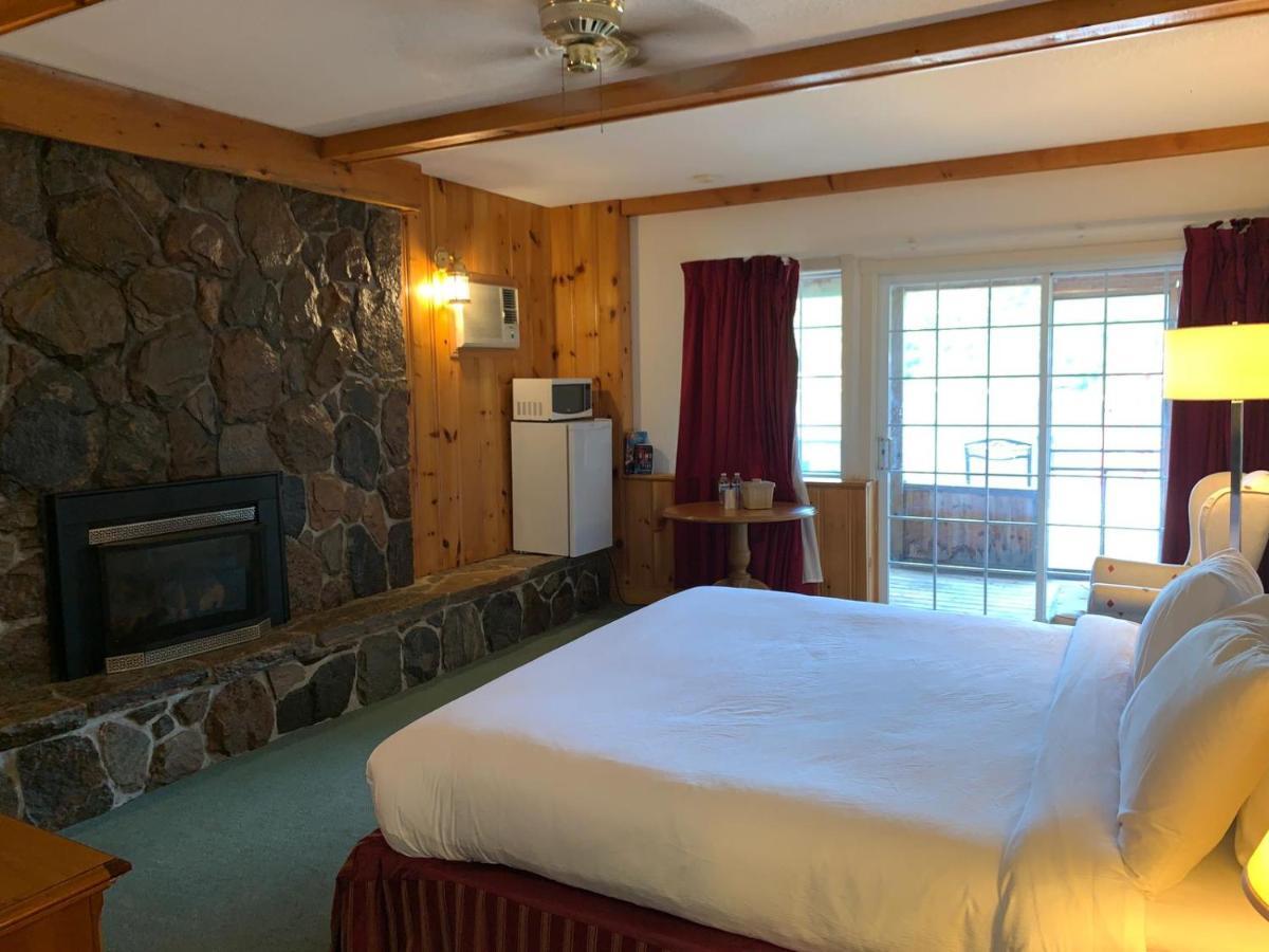 Algonquin Lakeside Inn Dwight Buitenkant foto